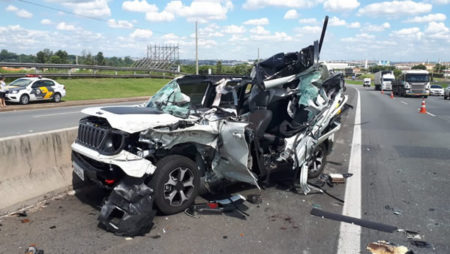 Homem morre após colidir carro na traseira de um caminhão em Sumaré