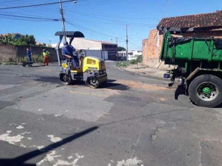 Prefeitura realiza Operação Tapa-Buraco no Jardim Amanda