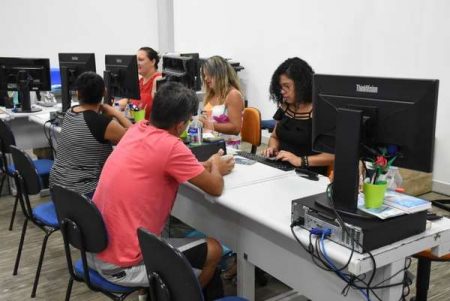 Oficina gratuita dá dicas de como se comportar na entrevista de emprego