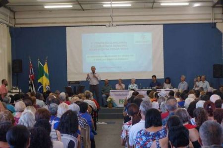 Idosos debatem políticas públicas para envelhecer com qualidade de vida