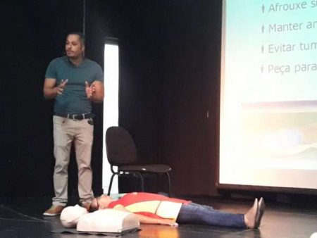 Profissionais de escolas Bolsa Creche participam de formação em primeiros socorros