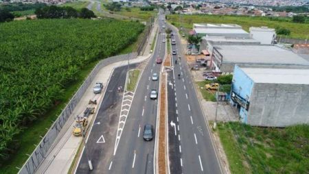 Prefeitura conclui sinalização viária em retorno na Av. Santana