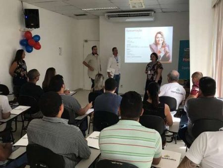 Alunos da Faculdade de Hortolândia conhecem logística da Wickbold