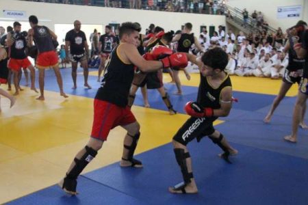 Prefeitura está com inscrições abertas para aulas de muay thai e judô