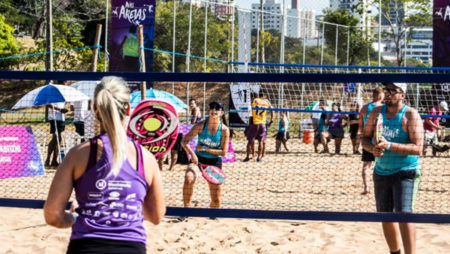 Lagoa do Taquaral vira “praia” e recebe campeonato de tênis na areia