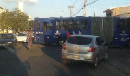 Ônibus articulado quebra e complica o trânsito em Estrada de Hortolândia