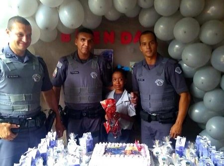 Polícia Militar comparece em aniversário temático de menina em Hortolândia