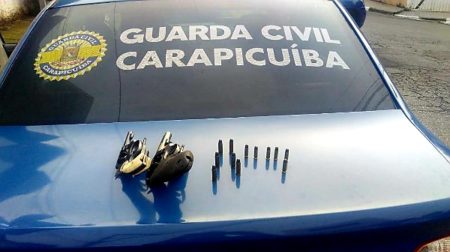 GCM de Carapicuíba detém três indivíduos de Hortolândia, com duas armas de fogo