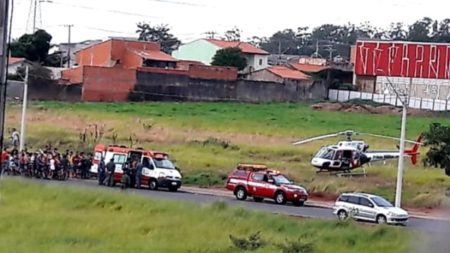 Helicóptero Águia resgata vítima de queda de árvore no Recanto do Sol, em Hortolândia
