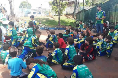 Escola Formando Cidadãos: Bicicross, educação e união