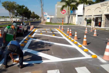 Sinalização e prolongamento de canteiro central em frente ao Golden Park foram concluídos