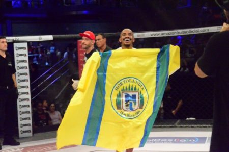 Hortolandense Keweny Lopes atleta de MMA vence luta no Shooto Brasil no RJ