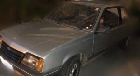 Condutor suspeito de embriaguez provoca acidente contra veículos estacionados no Jd Amanda