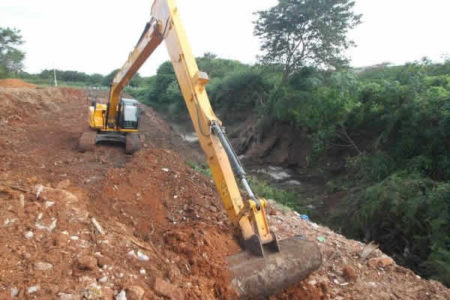 Segue trabalhos para conter erosão pela cidade