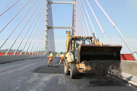 Começa obra de asfalto na Ponte Estaiada