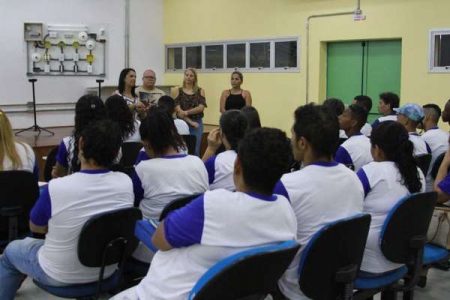 Alunos da EJA iniciam curso profissionalizante de Elétrica no IFSP