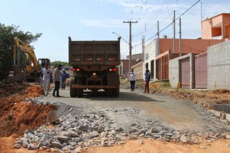 Prefeitura realiza nova etapa de obras para asfaltar rua Pará