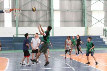 Após reforma, quadra do Poliesportivo é liberada para treinos