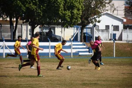 Campos de futebol recebem mais uma rodada do Campeonato Interno