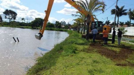 Prefeitura inicia desassoreamento na lagoa da EMS