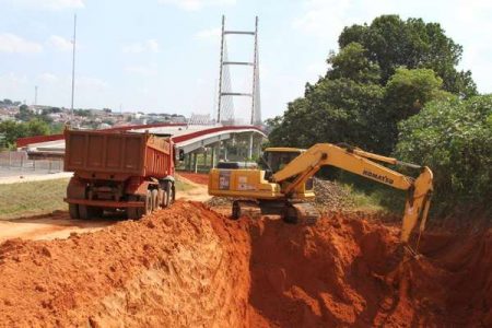 Obra no Jd. Novo Ângulo prepara Ponte Estaiada para receber asfalto