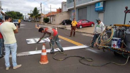 Prefeitura sinaliza ruas do Jardim Novo Cambuí