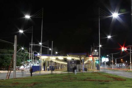 Prefeitura realiza teste da iluminação de LED na Av. Olívio Franceschini