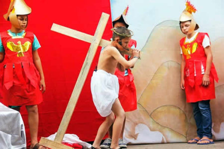Crianças da AD Hortolândia realizam teatro no domingo de Páscoa