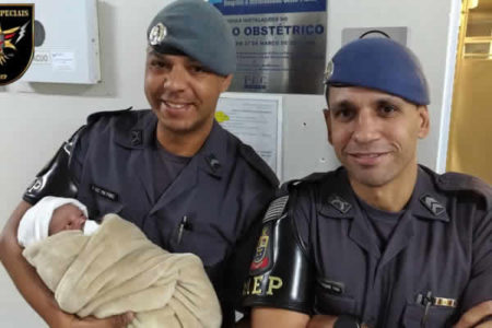Policiais realizam parto na John Boyd em Campinas