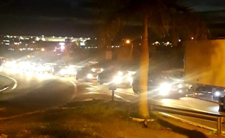 Engavetamento entre três veículos provoca lentidão na SP-101 em Hortolândia