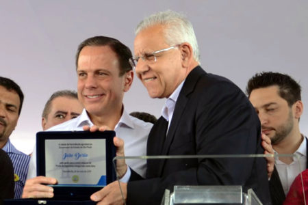 Governador participa da inauguração da Ponte Estaiada e entrega 50 ônibus