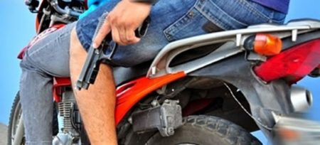 Dupla em motocicleta rouba jovem no Jardim São Jorge, em Hortolândia