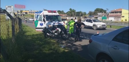 Motociclista se perde na curva e sofre acidente na SP 101