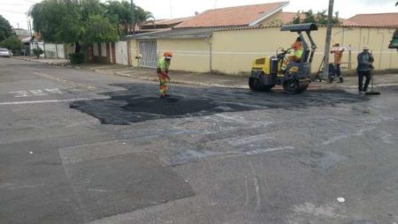 Prefeitura realiza Operação Tapa-Buraco em ruas do bairro Remanso Campineiro