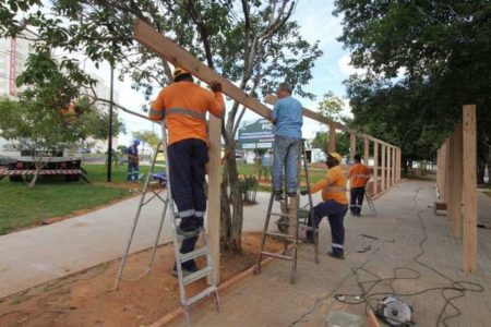 Praça do Pastel recebe pergolado e serviços de jardinagem