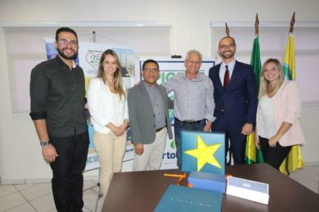 Em comemoração ao aniversário da cidade, prefeito recebe homenagem do Unasp