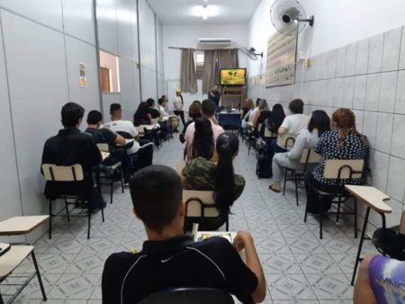 Futuros motoristas participam de palestra sobre prevenção de acidentes