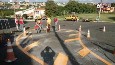 Prefeitura reforça sinalização de trânsito em mais dois bairros