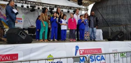 Lívia de Góis, da Emef Mª Célia, conquista 1o lugar no 2o Festival de Música