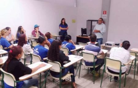 Bolsistas do Programa ACERTE recebem certificado do curso sobre Empreendedorismo