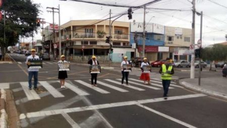 Prefeitura realiza mais uma blitz educativa no Jardim Amanda