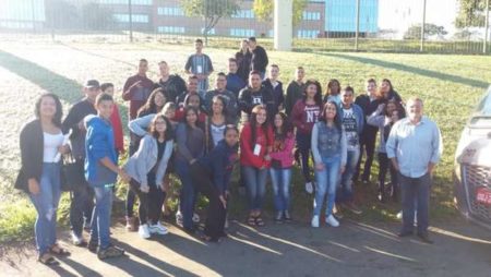 Alunos do curso Educação para o Trabalho visitam empresa de telecomunicações