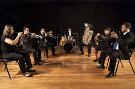 Concertos Oficiais tem Turuntuntun e Da Campana Pra Fora nesta sexta-feira (24/05)