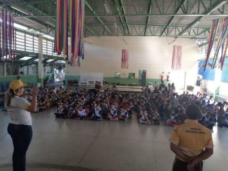 Escola do Jd. Amanda recebe atividade do Maio Amarelo