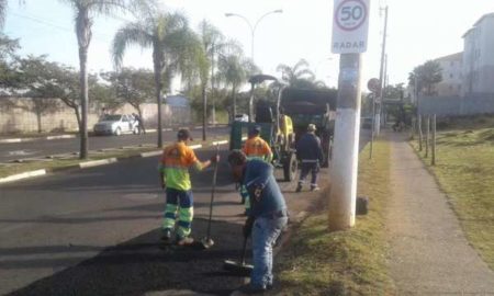 Prefeitura realiza Operação Tapa-Buraco em três bairros