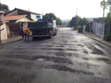 Ruas do Jardim Santa Rita recebem Operação Tapa-Buraco