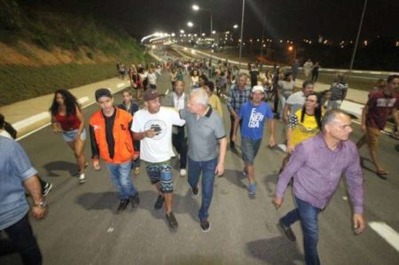 Comunidade comemora entrega de iluminação da Ponte Estaiada