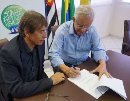 Prefeito assina convênio e repassa mais de R$ 300 mil a entidades