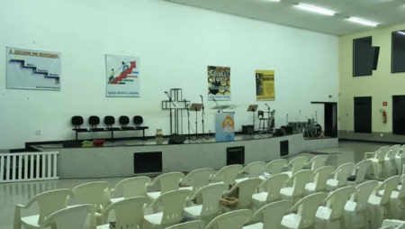 Homem invade igreja e mata ao menos três em Minas