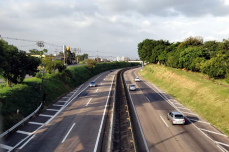 Blitz Olho Vivo na SP-101 aponta problemas no pavimento e na sinalização da rodovia